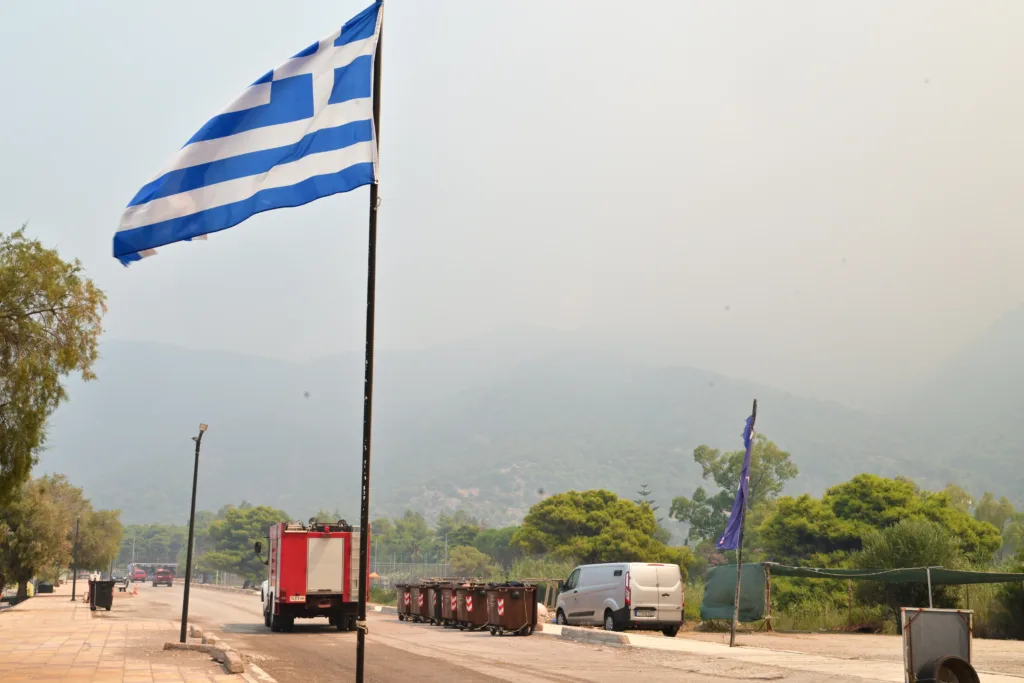 Φωτιές Live: Πύρινος εφιάλτης στον Άγιο Νεκτάριο – Σε εξέλιξη τρία μεγάλα μέτωπα στο Πόρτο Γερ