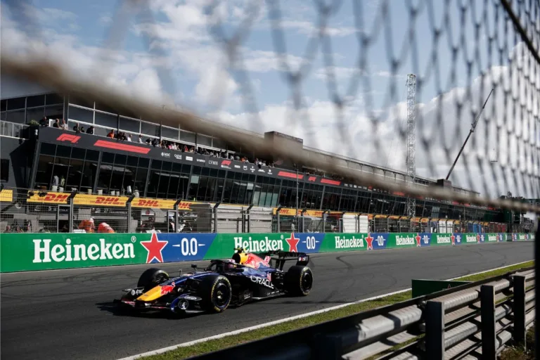 Formula 1: Στις μπαριέρες ο Φερστάπεν – Εγκατέλειψε στο Γκραν Πρι