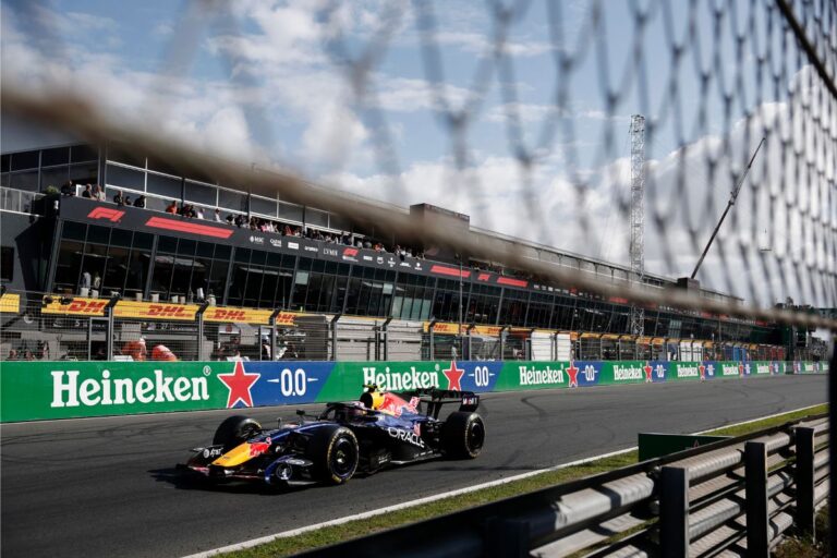 Formula 1: Στις μπαριέρες ο Φερστάπεν – Εγκατέλειψε στο Γκραν Πρι