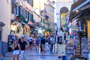 Αύξηση 14,8% στα έσοδα και 15,4% στους τουρίστες το α΄ 6μηνο του 2026 – Ισχυρές επιδόσεις του τουρισμού πριν την κορύφωση της σεζόν