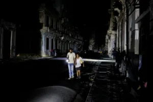 Η Κούβα βυθίστηκε στο σκοτάδι – Kατέρρευσε το ηλεκτρικό δίκτυο