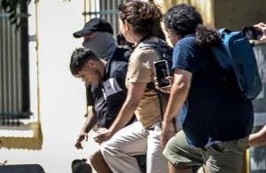 Δολοφονία Βρετανίδας στην Κυψέλη: «Δεν το πιστεύουμε» λέει το ζευγάρι που υιοθέτησε τον Αφγανό