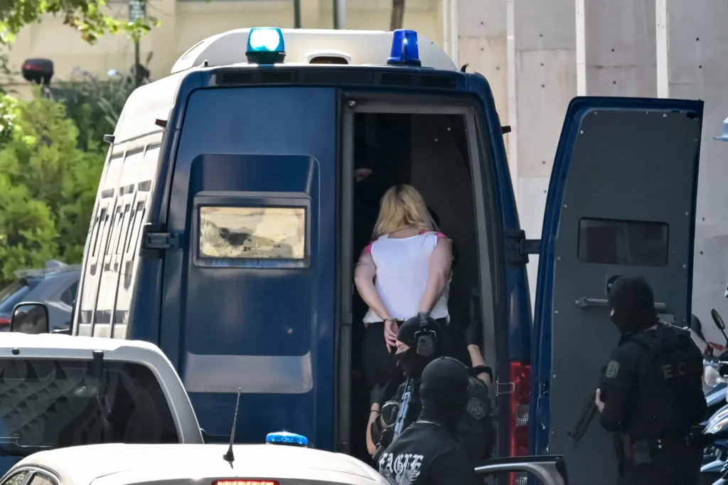 Marfin: Προφυλακίστηκε η 46χρονη – «Ήμουν στην πορεία, πέρασα από την τράπεζα πριν το συμβάν»