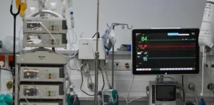 Ηλιούπολη: Νοσηλεύεται στη ΜΕΘ η διευθύντρια Γυμνασίου που υπέστη ανακοπή έπειτα από κεραυνό