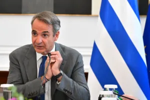 Κυβέρνηση: Πακέτο στήριξης άνω του 1 δισ. και μειώσεις φόρων