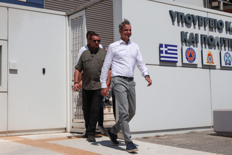 Κυριάκος Μητσοτάκης: Στο Συντονιστικό Κέντρο Επιχείρησης της Πολιτικής Προστασίας ο Πρωθυπουργός – «Στήριξη στους πυροσβέστες μας»