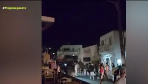 Μύκονος: Άγριο ξύλο μεταξύ τουριστών στη μέση του δρόμου