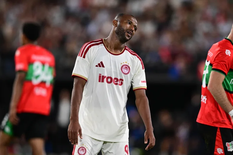 Ναϊμέγκεν-Ολυμπιακός 2-1: Προηγήθηκε αλλά αποκλείστηκε από το Champions League – Αποβλήθηκε ο 