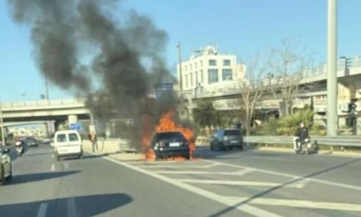 Στις «φλόγες» όχημα στη Λεωφόρο Αλεξάνδρας – Μποτιλιάρισμα στο ρεύμα προς Κηφισίας