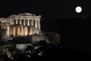 Η Ελλάδα κάτω από το φως της πανσελήνου – Οι 126 χώροι με ελεύθερη είσοδο