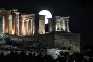 Πανσέληνος Αυγούστου: Το «Φεγγάρι του Οξύρρυγχου» φωτίζει απόψε την Ελλάδα – Ανοιχτοί 126 αρχαιολογικοί χώροι με ελεύθερη είσοδο