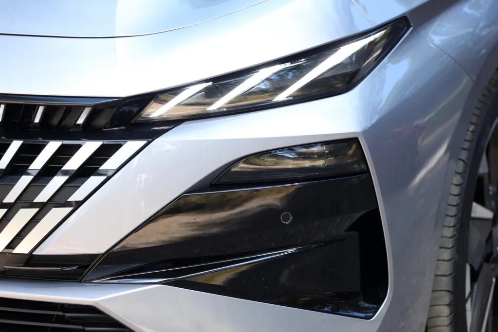 Μοντέρνο Peugeot με diesel μοτέρ 130 ίππων, αυτόματο κιβώτιο και τιμή κάτω από 25.000 ευρώ