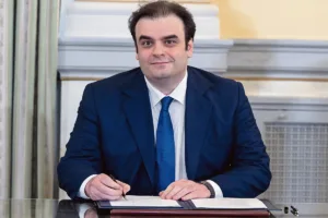 Υπουργείο Οικονομικών: Εκτός τόπου και χρόνου το ΠΑΣΟΚ για το χρέος