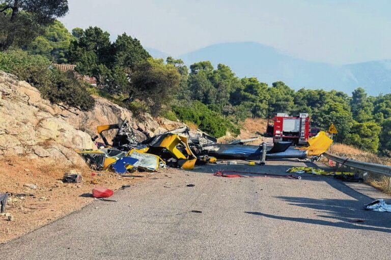 Ψάθα: Ξεκίνησε η μεταφορά των συντριμμιών του ελικοπτέρου που κατέπεσε