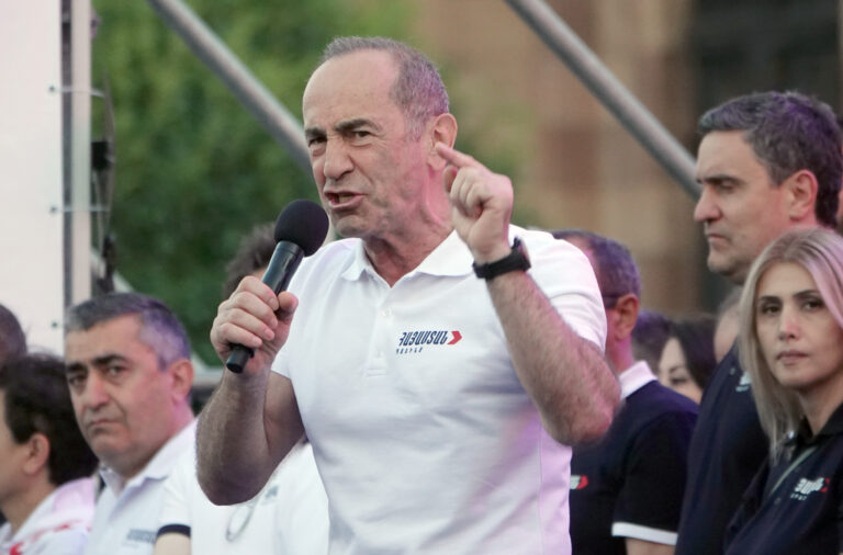 Αρμενία: Σύλληψη του πρώην προέδρου Ρόμπερτ Κοτσαριάν – Κατηγορείται για διαφθορά