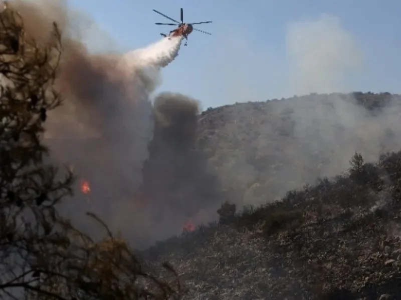 Σαλαμίνα: Κυκλοφοριακές ρυθμίσεις λόγω της φωτιάς στον Προφήτη Ηλία