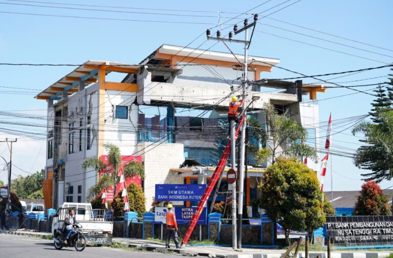 Σεισμός στην Ινδονησία: Στους 53 οι νεκροί – Χιλιάδες άνθρωποι έχουν άμεση ανάγκη