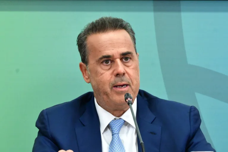 Παπασταύρου για το νέο ειδικό χωροταξικό πλαίσιο: Στρατηγική επιλογή η αξιοποίηση ήλιου και ανέμου