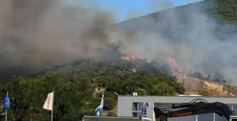 Βελτιωμένη η εικόνα της φωτιάς στο Κοκκινόχωμα Καβάλας – Σε ετοιμότητα οι κάτοικοι μετά το 112