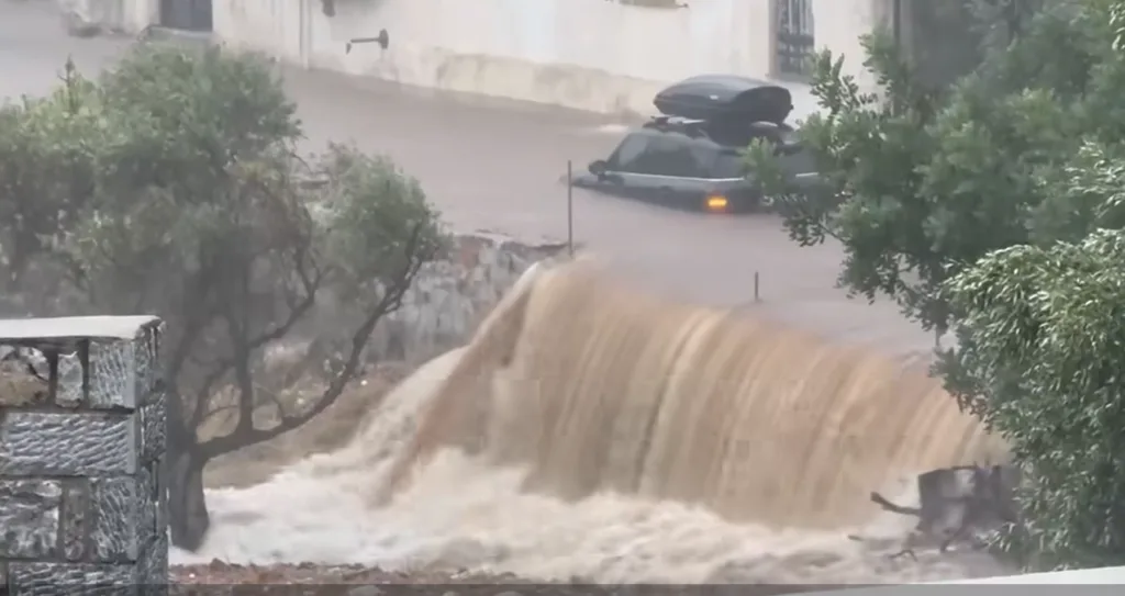 Μάνη: Εικόνες καταστροφής μετά την κακοκαιρία – Ορμητικοί χείμαρροι και πλημμυρισμένοι δρόμοι