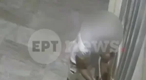 Γλυφάδα: Καρέ-καρέ διαρρήκτης παραβιάζει είσοδο πολυκατοικίας με κατσαβίδι – Το βίντεο ντοκουμέντο