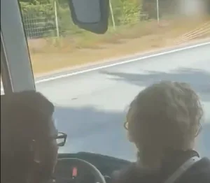 Σουηδία: Οδηγός λεωφορείου λιποθύμησε και δύο επιβάτες πήραν τον έλεγχο του οχήματος