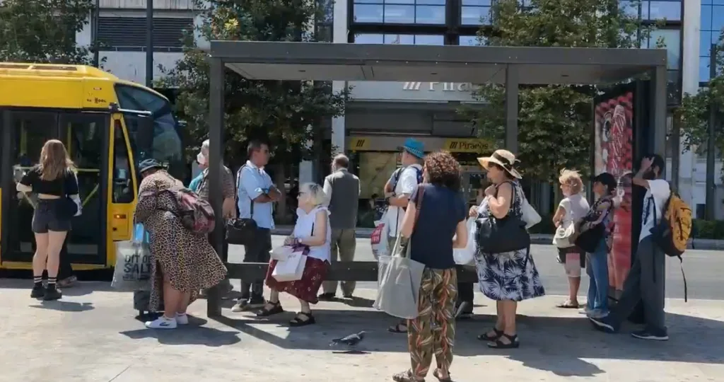 Αττική: Εκτός λειτουργίας η τηλεματική των λεωφορείων – «Στα τυφλά» οι επιβάτες