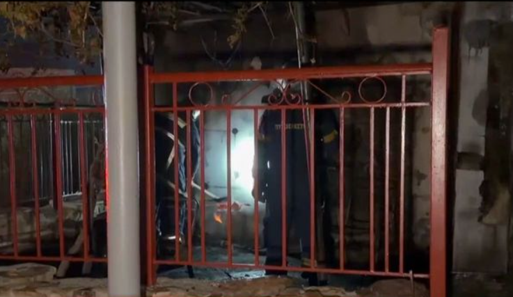 Αργολίδα: 19χρονος «ήρωας» έσωσε ηλικιωμένο ζευγάρι από τις φλόγες – Μπήκε στο φλεγόμενο σπίτι