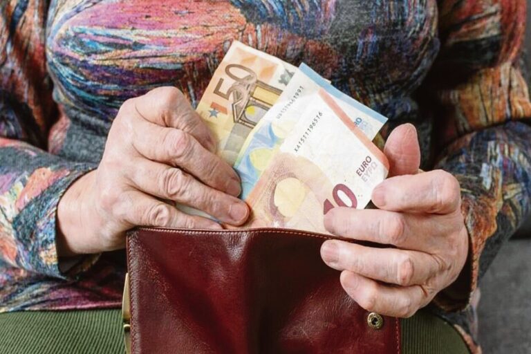 ΑΠΟΚΑΛΥΨΗ ΕΤ – Μείωση ΕΑΣ για 450.000 συντάξεις