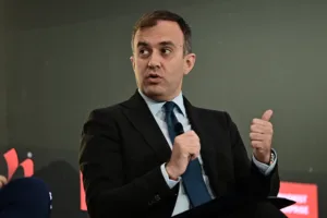 «Αρκετά με τον λαϊκισμό»: Σκληρό μήνυμα Χατζηβασιλείου για τα ελληνοτουρκικά