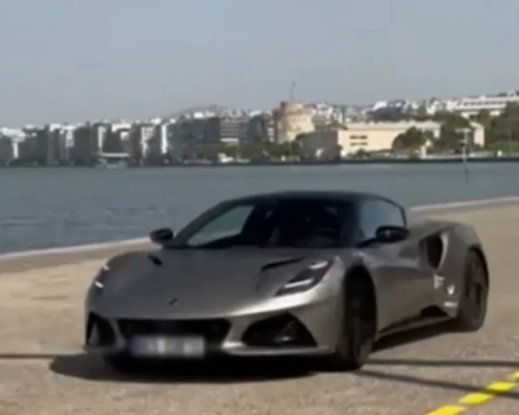 Ηλικιακός κόφτης στα super car φέρνει το υπουργείο Μεταφορών