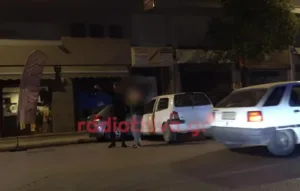 Θήβα: Σκηνές χάους μετά από καβγά – Μεθυσμένος εμβόλισε επανειλημμένα σταθμευμένο αυτοκίνητο