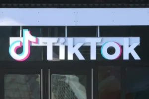 Πρόστιμο 25,5 εκατ. ευρώ στο TikTok για παράνομη επεξεργασία δεδομένων εφήβων