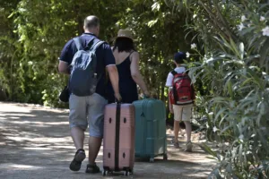 Τουρισμός: Η βραχυχρόνια κερδίζει έδαφος – Αποκαλυπτικά τα στοιχεία διανυκτερεύσεων της ΕΛΣΤΑΤ