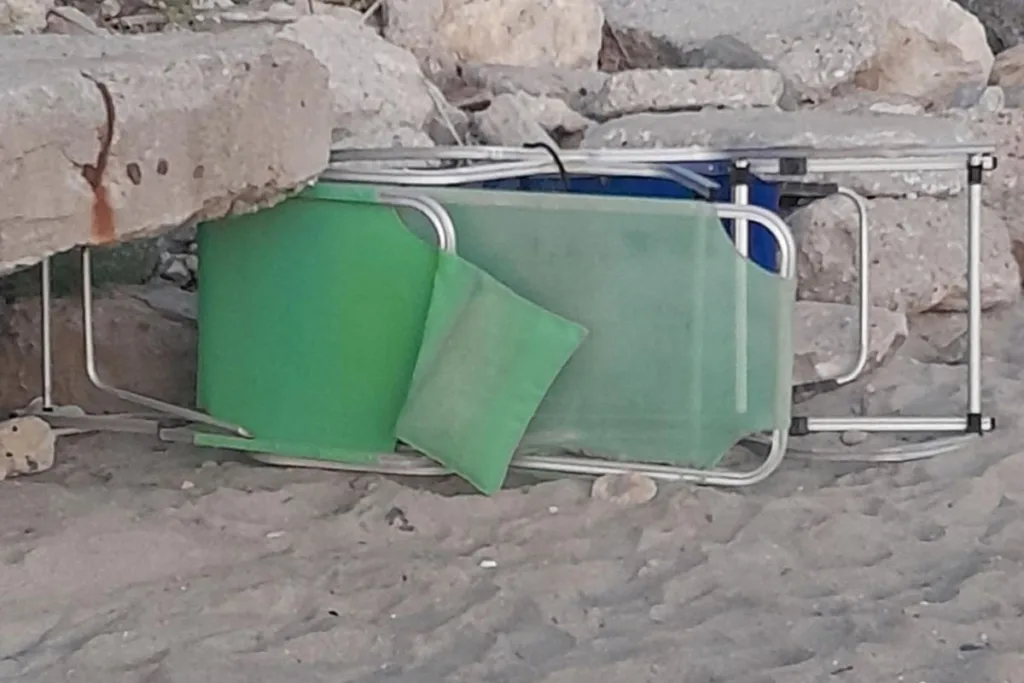 Σκούπα στις παραλίες της Χαλκιδικής για παράνομες ομπρέλες και ξαπλώστρες