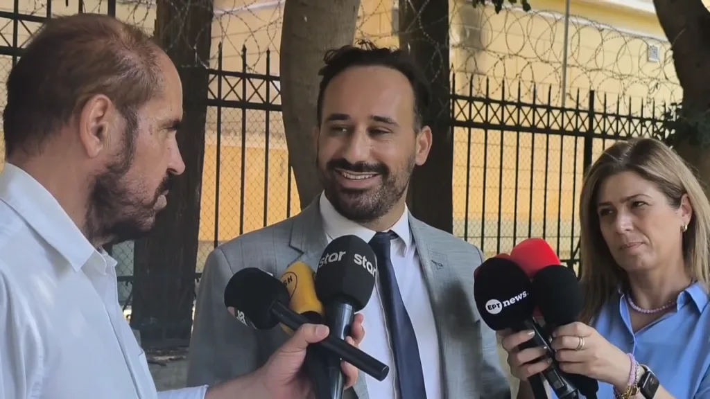 Άρης Μουγκοπέτρος: «Ήσσονος σημασίας αδίκημα, θα μπορούσε να συμβεί στον καθένα» λέει ο συνήγορος του – Πήρε αναβολή