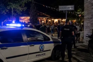 Βόνιτσα: Αιματηρή συμπλοκή σε πανηγύρι για τα μάτια μιας γυναίκας – Ένας τραυματίας από επίθεση με μαχαίρι