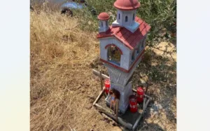 Χαλκιδική: Τρισάγιο στη μνήμη της οικογένειας των Μολδαβών που ξεκληρίστηκε σε τροχαίο