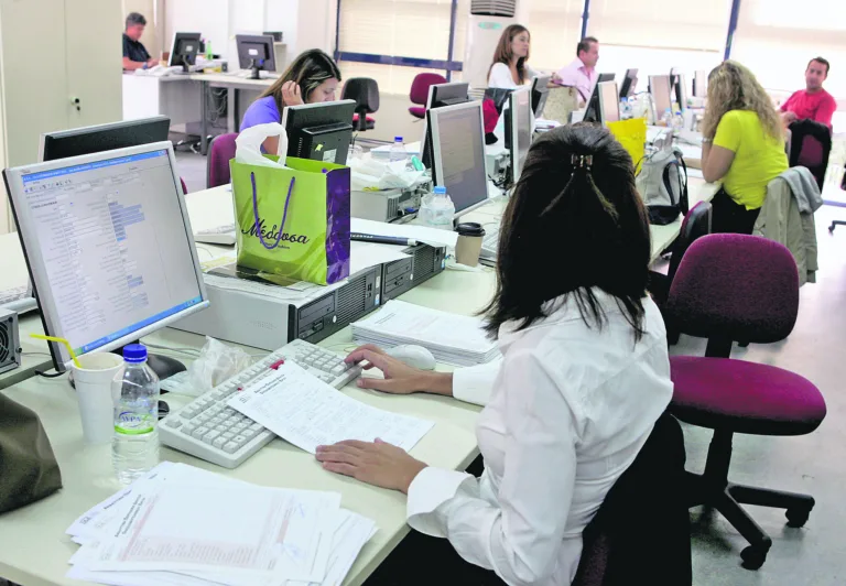 Τι αλλάζει σε υπερωρίες και αποζημιώσεις στο δημόσιο