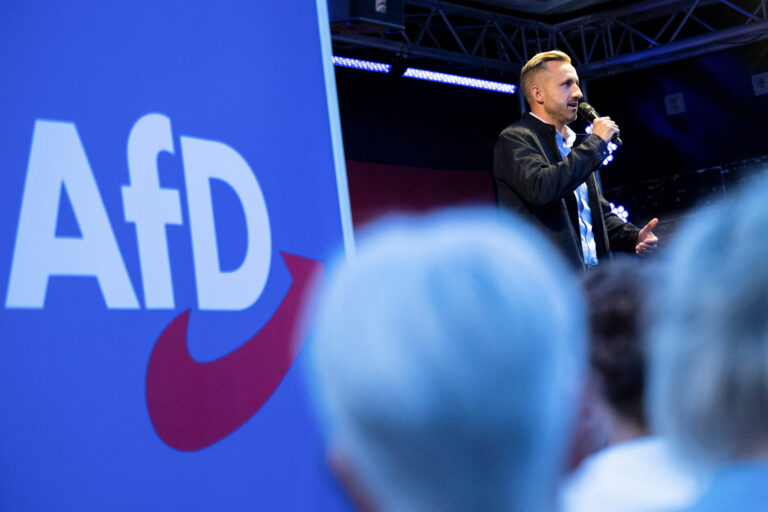Γερμανία: Μια ανάσα από ιστορική νίκη το AfD – Το μεγάλο στοίχημα του Μερτς