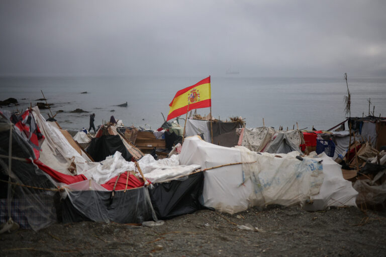 Η Θέουτα στα όριά της μετά την είσοδο 72.000 μεταναστών – Εκατοντάδες διαδηλώσεις στην Ισπανία