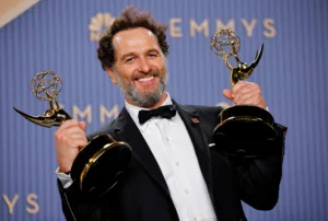 Μάθιου Ρις: Έγραψε ιστορία στα Emmy – Το μοναδικό επίτευγμα του Ουαλού ηθοποιού