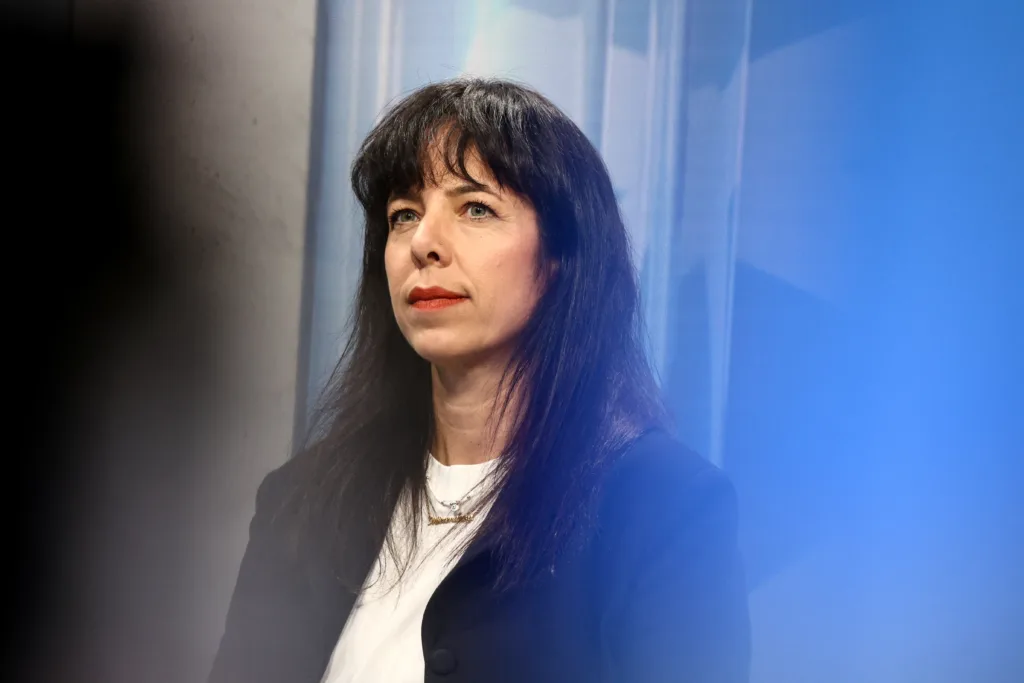 Ποια είναι η Τουρκάλα Ελίφ Εράλπ που «τάραξε τα νερά» στο Βερολίνο – Πρώτη η Αριστερά στις εκλογές