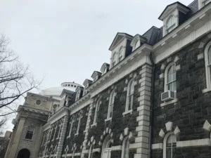 Πανεπιστήμιο Κορνέλ: Επανεξετάζεται η καταγγελία της φοιτήτριας που βιάστηκε από μέλη αδελφότητας – Τα σοκαριστικά μηνύματα