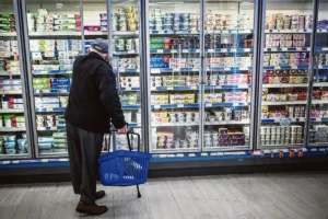 Στο έλεος της ακρίβειας τα ευάλωτα νοικοκυριά – Ποιοι πλήττονται περισσότερο