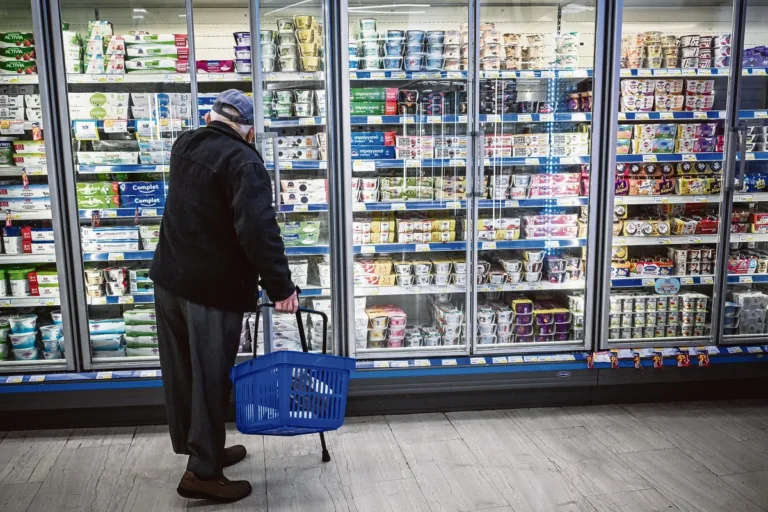 Στο έλεος της ακρίβειας τα ευάλωτα νοικοκυριά – Ποιοι πλήττονται περισσότερο 