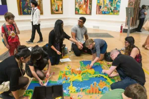 Lego-Mania: Το παιχνίδι χρόνια δεν κοιτά – Τα πολύχρωμα τουβλάκια της Δανίας γίνονται ανάρπαστα από ενήλικες 