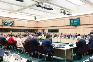 Άτυπο Συμβούλιο Ενέργειας: Χωρίς ομπρέλα στην ενεργειακή καταιγίδα