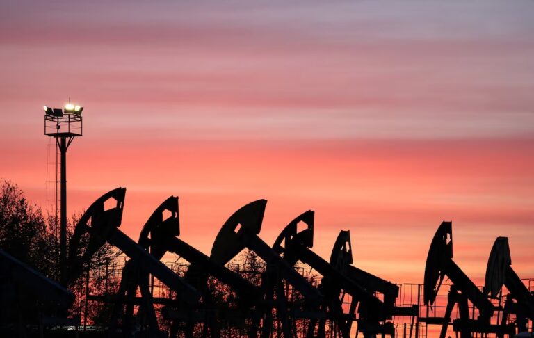 Πετρέλαιο: Μια ανάσα από τα 100 δολάρια το Brent – Γιατί εκτοξεύτηκε η τιμή