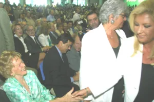 Μαργαρίτα – Ανδρέας- Δήμητρα: Η μοναδική κοινή τους φωτογραφία πριν αλλάξουν οι ρόλοι